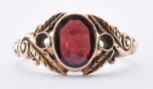 9CT GOLD & GARNET RING
