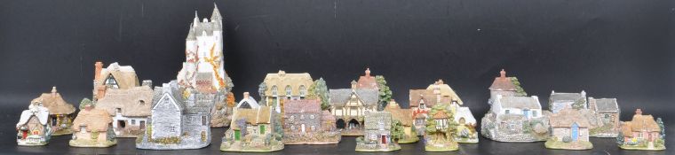 LARGE COLLECTION OF VINTAGE 20TH CENTURY LILLIPUT LANE