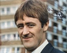 ONLY FOOLS & HORSES - NICHOLAS LYNDHURST (RODNEY) SIGNED 8X10