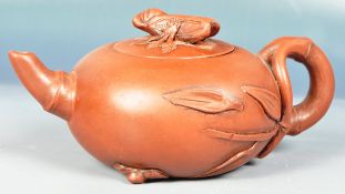 EARLY 20TH CENTURY YIXING CLAY TEAPOT WITH CRICKET TO LID