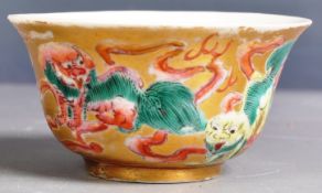 19TH CENTURY CHINESE PORCELAIN FOO DOG WUCAI TEABOWL