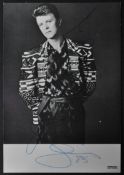 DAVID BOWIE (1947-2016) - SCARCE AUTOGRAPHED VINTAGE 6X4