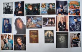AUTOGRAPHS - AMERICAN TV & FILM FRANCHISES - SIGNED 8X10