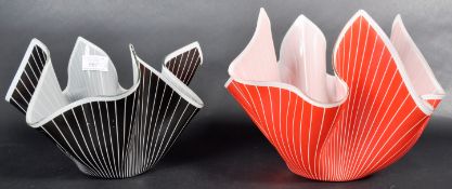 CHANCE GLASS - PAIR OF RETRO STUDIO ART GLASS HANDKERCHIEF BOWLS