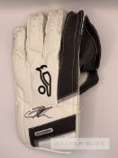 Jos Buttler (England) signed 2019 World Cup collection, comprising signed Kookaburra wicketkeeping