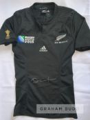 Dan Carter (NZ) signed New Zealand All Blacks 2015 World Cup replica jersey, signed to centre in