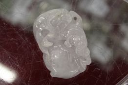 A Chinese carved jade amulet / pebble.