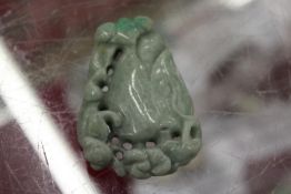 A Chinese carved jade amulet / pebble.