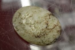 A Chinese carved jade amulet / pebble.