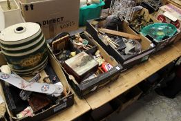 A quantity of miscellaneous collectables.