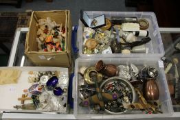 A large quantity of miscellaneous collectables.