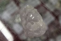 A Chinese carved jade amulet / pebble.