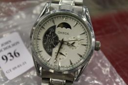 A gent's wristwatch.