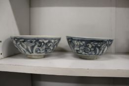 A pair of Chinese ship wreck blue and white bowls.