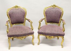 A GOOD PAIR OF GILTWOOD ARMCHAIRS.