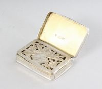 A VICTORIAN ENGRAVED VINAIGRETTE. Birmingham 1838. Maker: J. WILMORE.