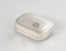 A GE0RGE III ENGRAVED VINAIGRETTE with cut-off corners. Birmingham 1813. Maker: Samuel Pemberton.