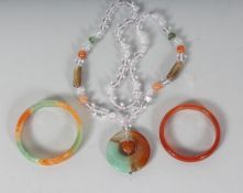 AN AGATE NECKLACE AND TWO BANGLES.