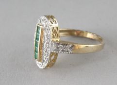 AN ART DECO DESIGN 9CT GOLD, EMERALD AND DIAMOND RING.