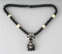 A GOOD ITALIAN AGATE NECKLACE.