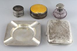 A SILVER CIGARETTE CASE, AN ASHTRAY, TWO PILL BOXES AND A SCENT BOTTLE (5).