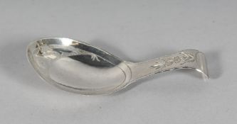 A GEORGE III FIDDLE PATTERN CADDY SPOON. Birmingham 1817.