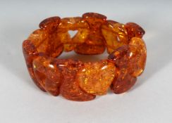 AN AMBER FLEXIBLE BRACELET.