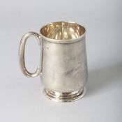 A HALF PINT SILVER CHRISTENING MUG. Chester 1900.