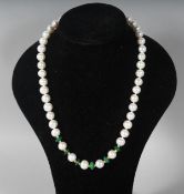 A 14CT GOLD, PEARL AND JADE NECKLACE.