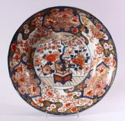 A JAPANESE EDO / MEIJI PERIOD IMARI PORCELAIN CHARGER, decorated with scenes of ikebana displays