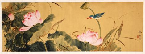 A GOOD SMALL 20TH CENTURY CHINESE PAINTING, depicting a kingfisher amongst flowering lily pads,