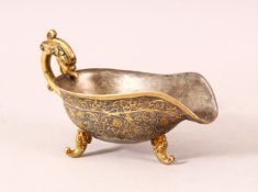 A FINE QUALITY CHINESE TANG STYLE SILVER GILT BRONZE POURING VESSEL, with a finely cast dragon