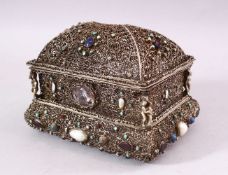 AN EARLY 20TH CENTURY INDIAN FILIGREE DOME TOPPED CASKET mounted with semiprecious stones, 17cm