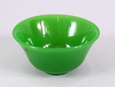 A 20TH CENTURY CHINESE GREEN PEKING GLASS BOWL, 10cm.