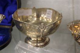 A small silver pedestal bowl, Birmingham 1913, 8ozs.
