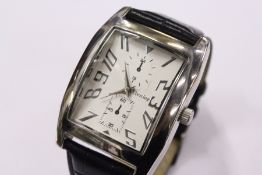 A gent's wristwatch.