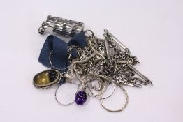 Silver and other jewellery.