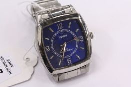 A gent's wristwatch.