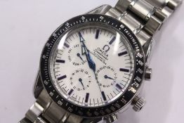 A gent's wristwatch.