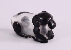 A GOOD CHINESE PEKING GLASS SNUFF BOTTLE - RECUMBENT RAM - the ram in a recumbent position , the