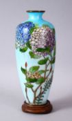A JAPANESE MEIJI PERIOD GINBARI CLOISONNE VASE, STAND & BOX, the body of the vase with a