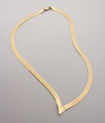 AN ITALIAN GOLD NECKLACE. 9gms.