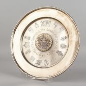 A 1977 SILVER JUBILEE CIRCULAR DISH 1952-1977 with cast crest. Birmingham 1977. 10ins diameter.