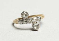 AN 18CT GOLD CROSSOVER RING.