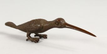 A SMALL JAPANESE BRONZE BIRD. 5.25ins long.