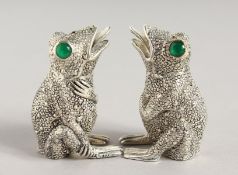 A PAIR OF .800 SILVER FROG SALT AND PEPPERS. 2ins high.