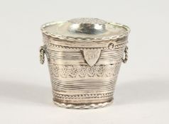A DUTCH SILVER SNUFF BOX.