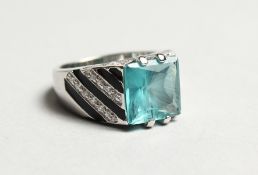 A SILVER ART DECO DESIGN RING.