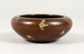 A GOOD GOLD SPLASH CIRCULAR CENSER. Signed. 3.5ins diameter.