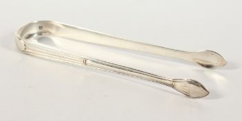 A PAIR OF GEORGIAN RIBBON SILVER SUGAR TONGS. London 1809.